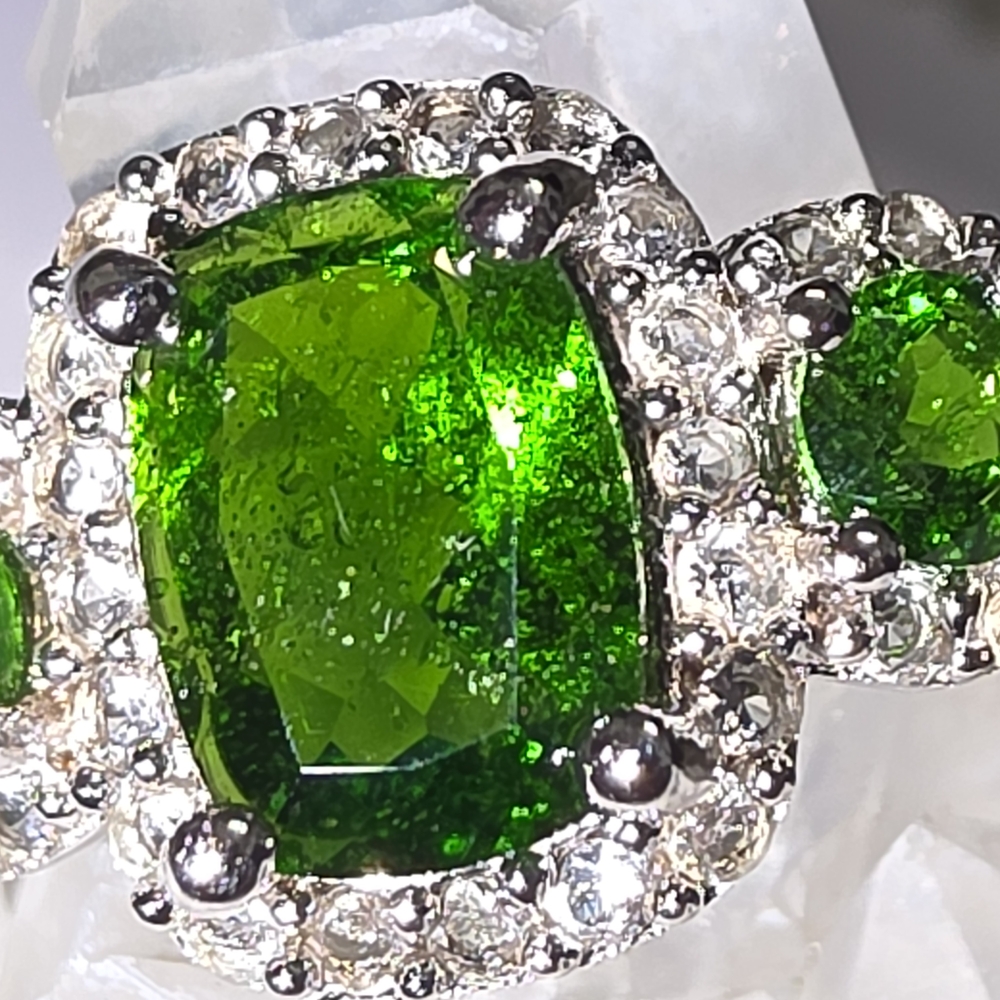 Dazzling Green Gemstone Silver Ring - image 4